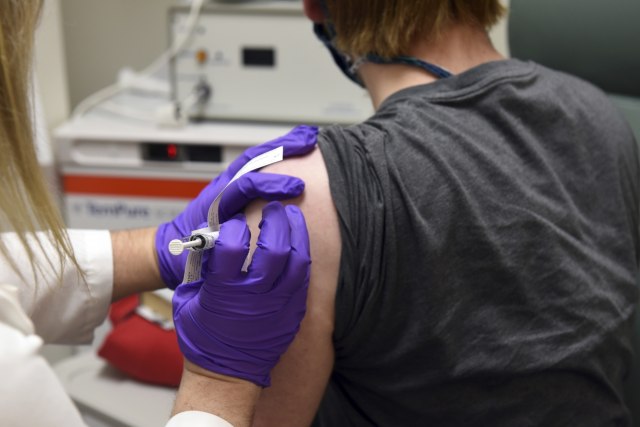 Fajzer još ne objavljuje podatke o svojoj vakcini